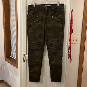Camouflage skinny pants